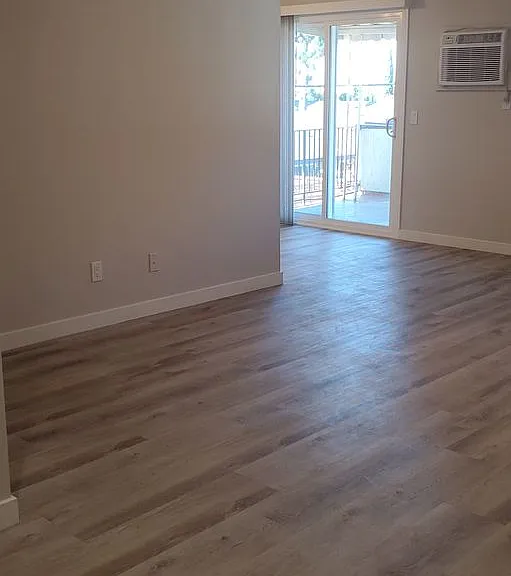 109 N Merrimac Dr — Photo 3