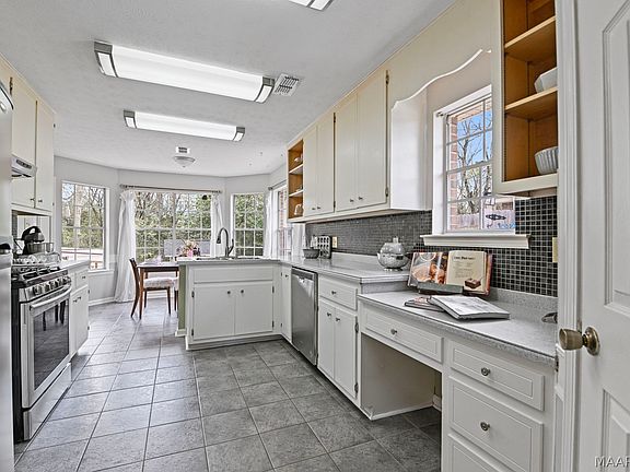 5th image of 821 Sweet Ridge Rd