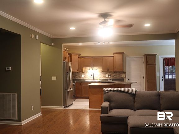 5th image of 102 Brown Rd