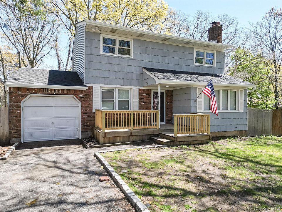1st image of 981 Connetquot Avenue