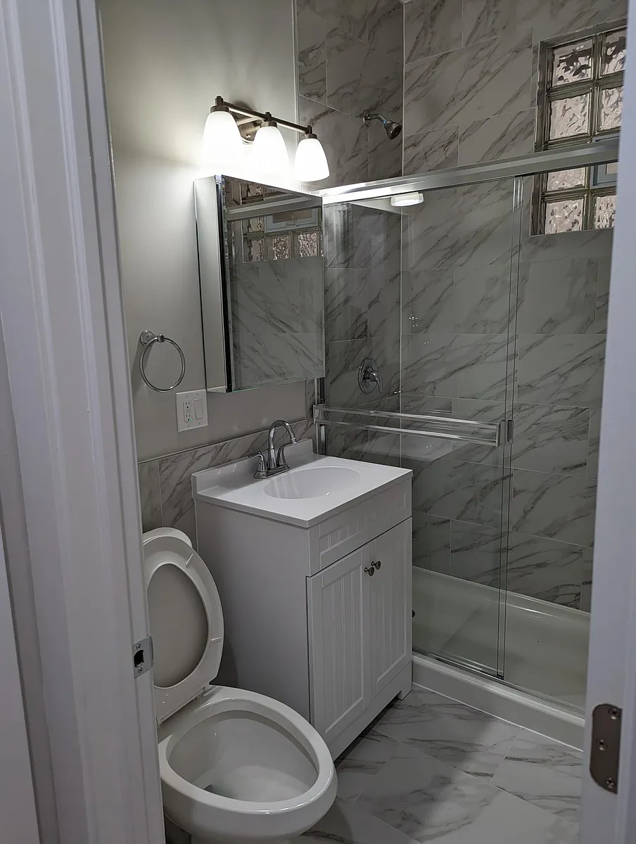 Building Photo - 5325 N Ashland Ave #1F