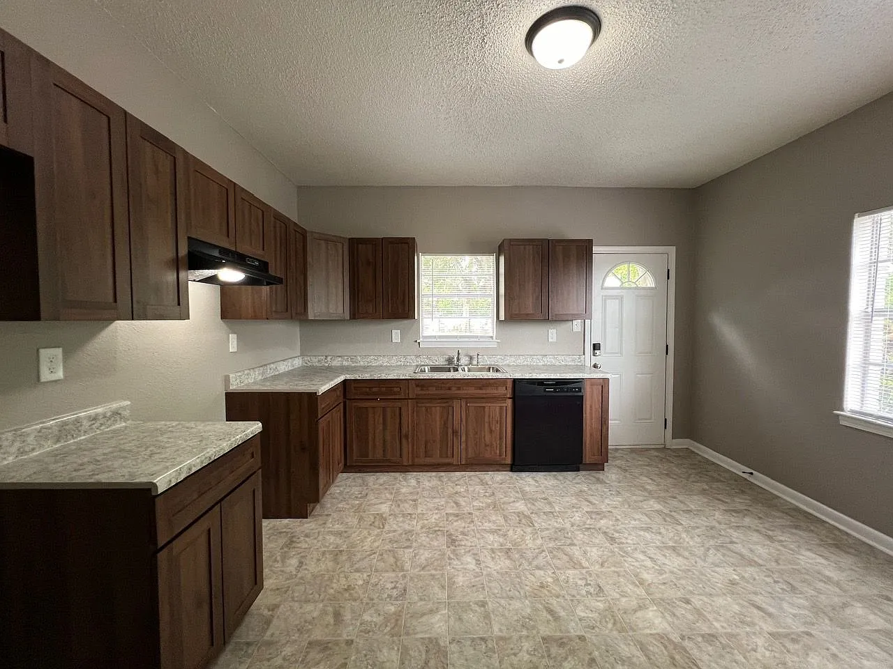 602 E Bodley Ave — Photo 2
