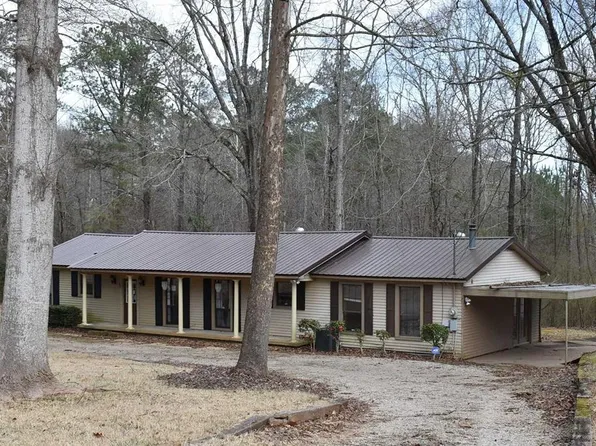 7573 Point Rd, West Point, GA 31833