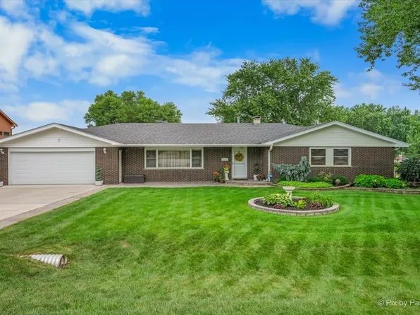 2614 Lauderdale Ct, McHenry, IL 60051