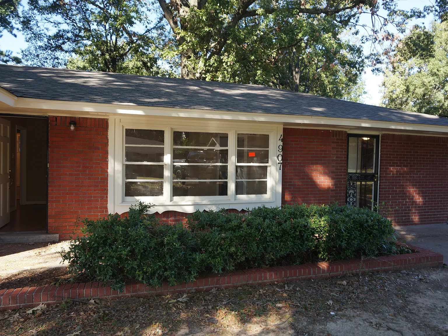 3 bed, 1.5 bath, 1527 sqft, $1,395 — Photo 3
