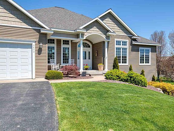 2nd image of 3872 Stoneridge Dr
