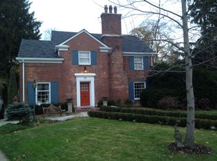 52 Oxford Blvd, Pleasant Ridge, MI 48069