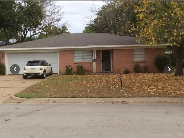 107 SE Harris St, Burleson, TX 76028