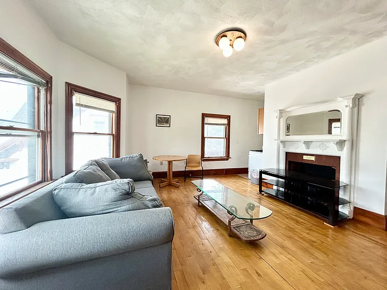 32B Linden St — Photo 1