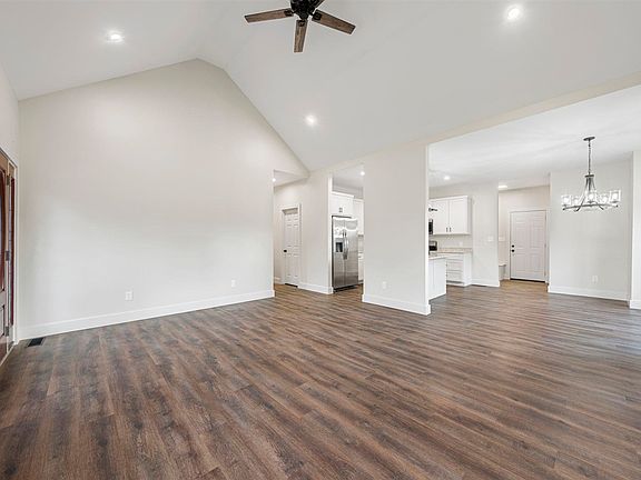 2nd image of 130 Floral Ave