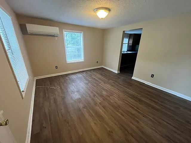 4309 Romaine St — Photo 2