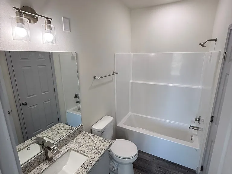 475 Jefferson St — Photo 4