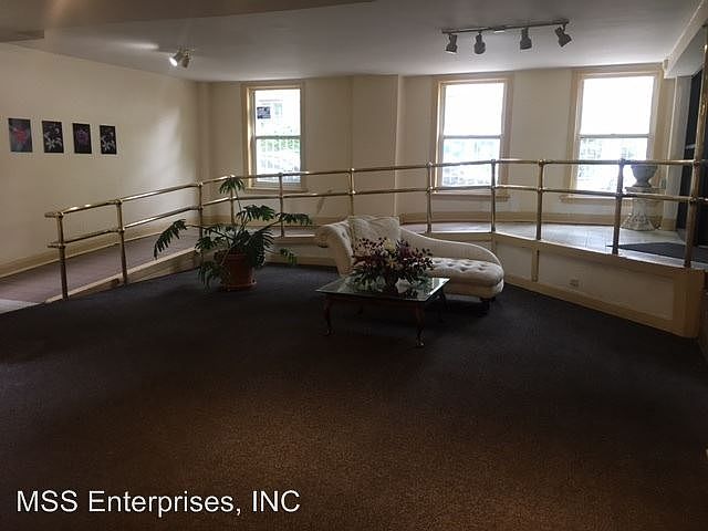 2nd image of 5326 N Winthrop Ave APT 201