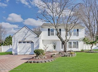 83 Alexandria Dr, Manalapan, NJ