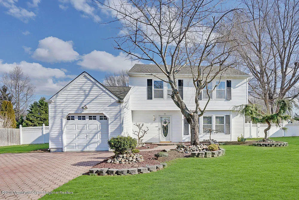 83 Alexandria Dr photo 1