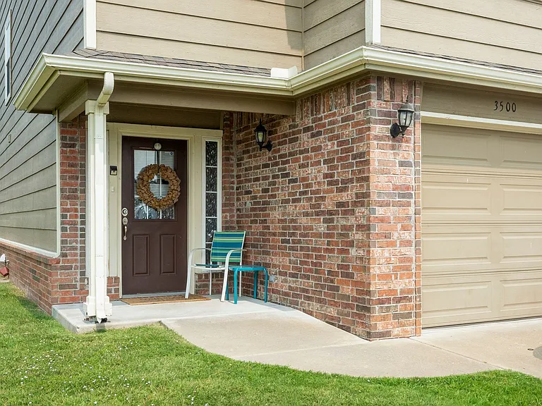 Glen Eagles Duplexes — Photo 8