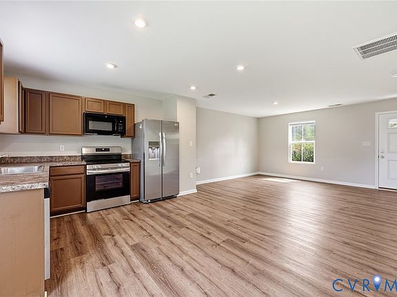 3rd image of 5428 Noble Ave