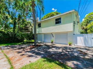 10390 San Martin Blvd NE, Saint Petersburg, FL 33702