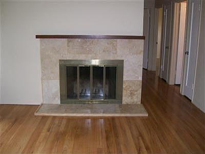 LIVINGROOM FIREPLACE