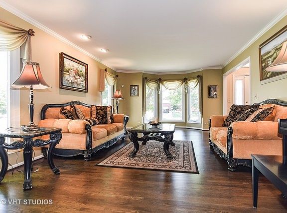 2nd image of 1301 Montclaire Pl