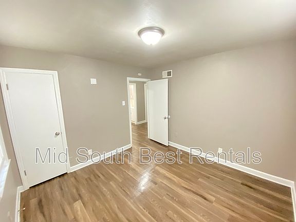 5th image of 1943 Falls Dr