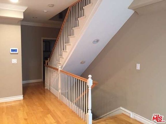 3rd image of 814 W Beach Ave