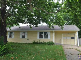 1004 SW 37th St, Topeka, KS 66611