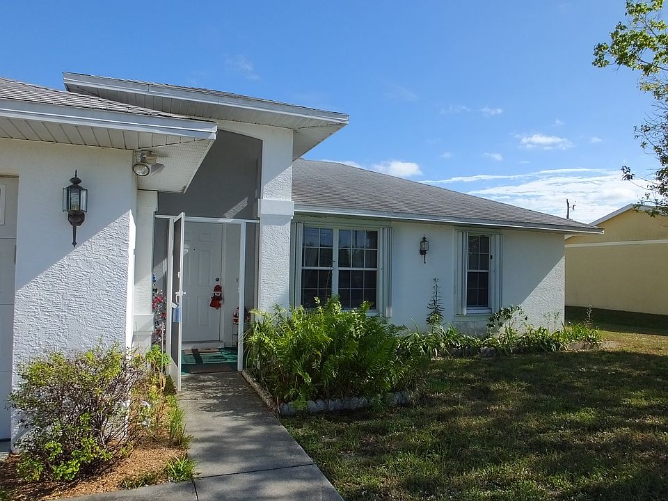 1st image of 4007 SW 1st Pl