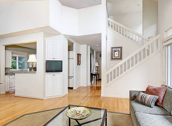 2nd image of 15963 NE 95th Way