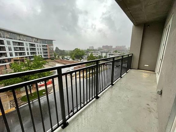 4th image of 250 S Monroe St #313
