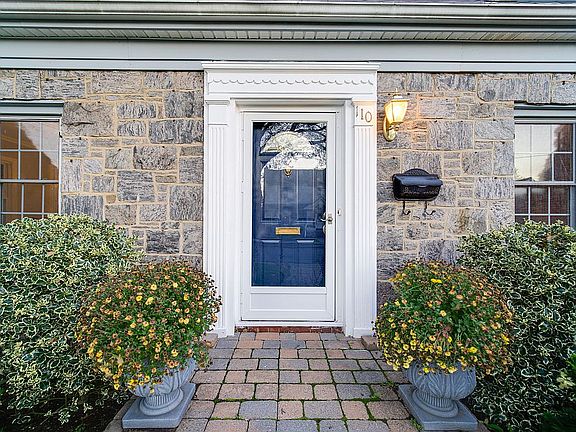 2nd image of 110 Hansen Pl