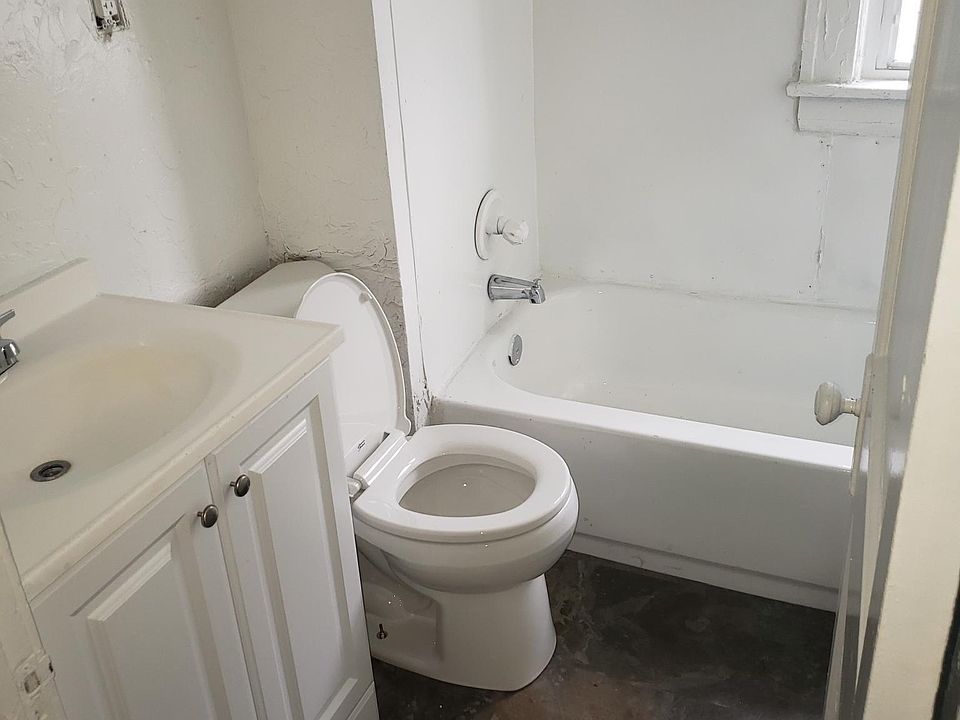1st image of 3365 E 126th St #Up