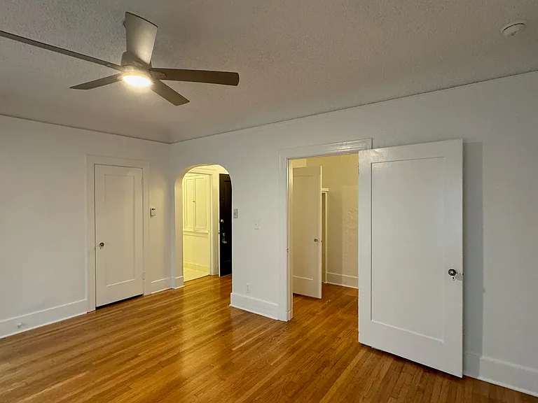 1949 N Vermont Ave #4 — Photo 10