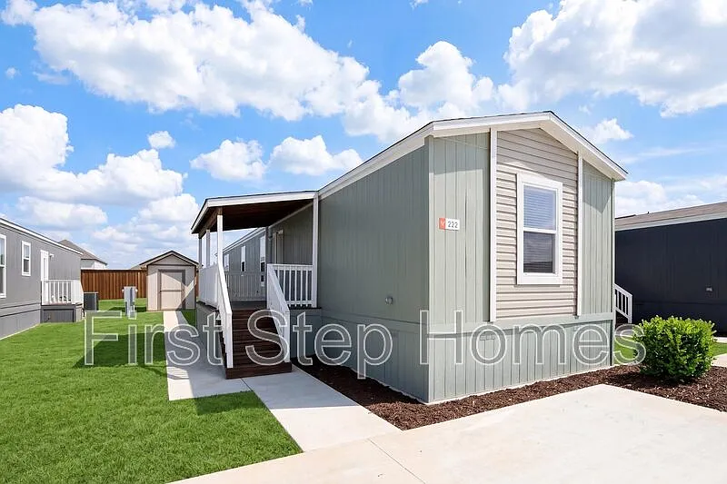 222 Islero Dr