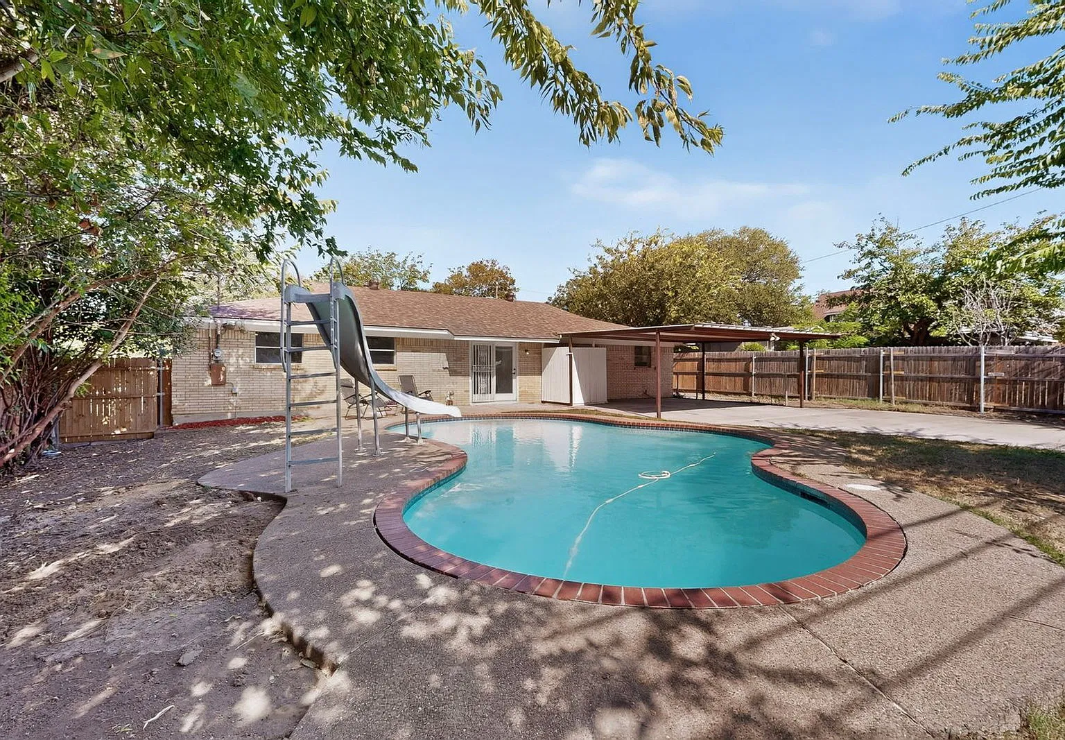 4 bed, 2.0 bath, 2128 sqft, $2,700 — Photo 1