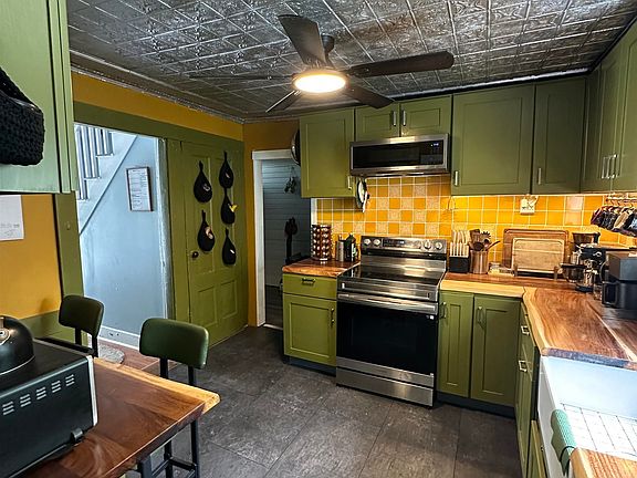 3rd image of 20 Pleasant Street
