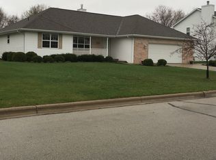 2160 Garden Grove Ln, Green Bay, WI 54311