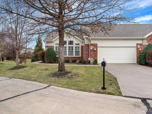 811 Stone Meadow Dr, Chesterfield, MO 63005