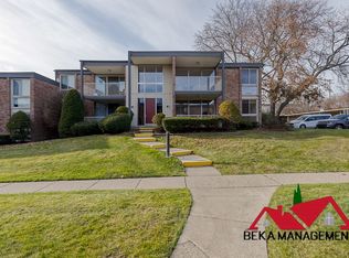 4047 W Maple Rd APT B204, Bloomfield Hills, MI