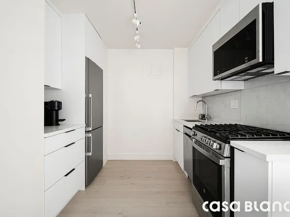 301 E 69th St APT 14L, New York, NY 10021