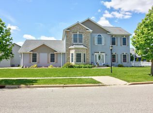 710 Willow Bend Dr, Waterford, WI 53185