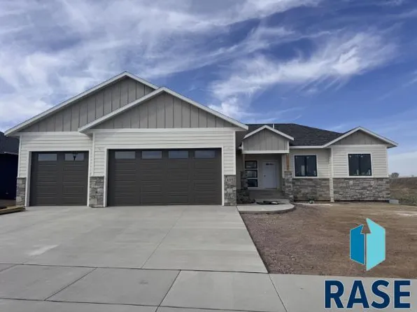 408 E 11th St, Crooks, SD 57020