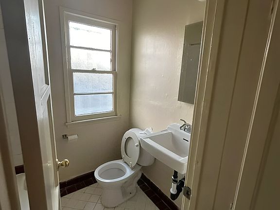 4th image of 3213 W 73rd St APT 2