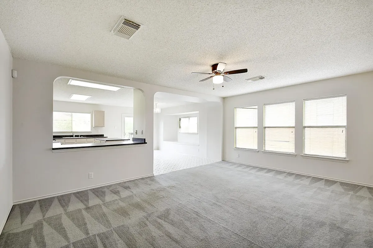 Building Photo - 7011 Raintree Frst