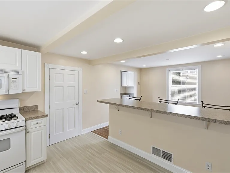 98 Grove St — Photo 11
