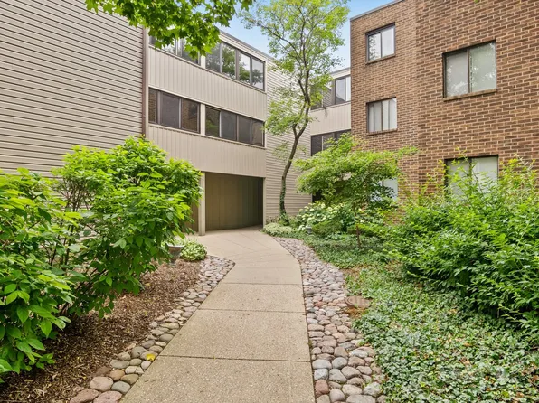 1850 W Highland Ave, Elgin, IL 60123