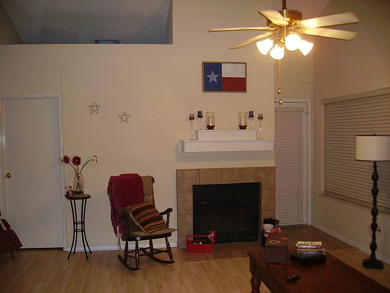 10814 Tryon Dr — Photo 2