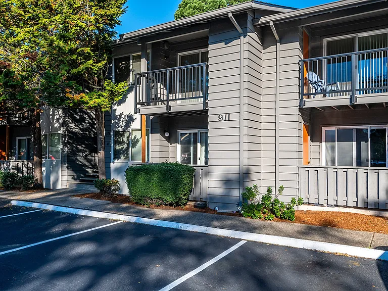 Crown East Apartments — Photo 11