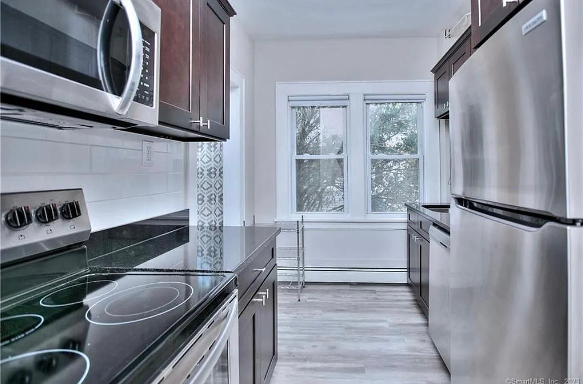 19 Maple Ave N — Photo 3