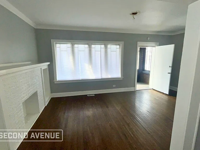 7555 S Prairie Ave — Photo 2